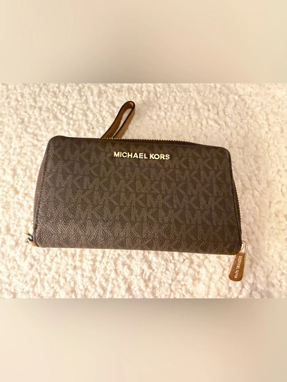 Michael Kors Jet Set Travel 2-Piece Set: Large Drawstring Tote & Matching Wallet